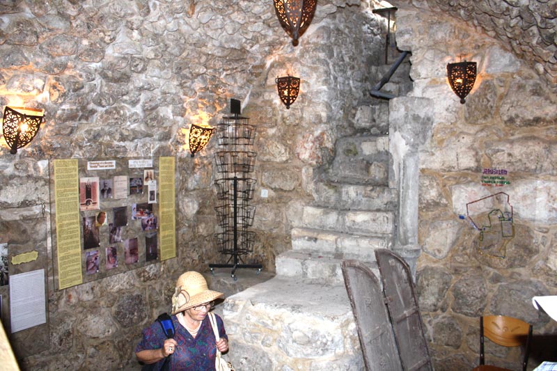 В этом подвале начало подземного хода к Храмовой горе и колодец древней системы водоснабжения